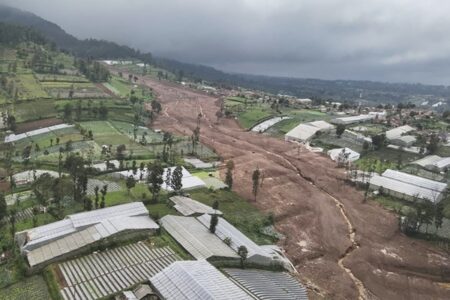 Landslide death toll rises in Indonesia