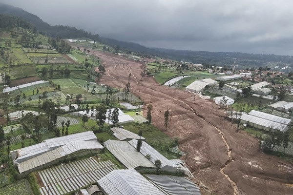 Landslide death toll rises in Indonesia