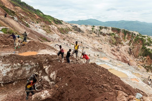 Mine collapse in Congo leaves more than 200 dead